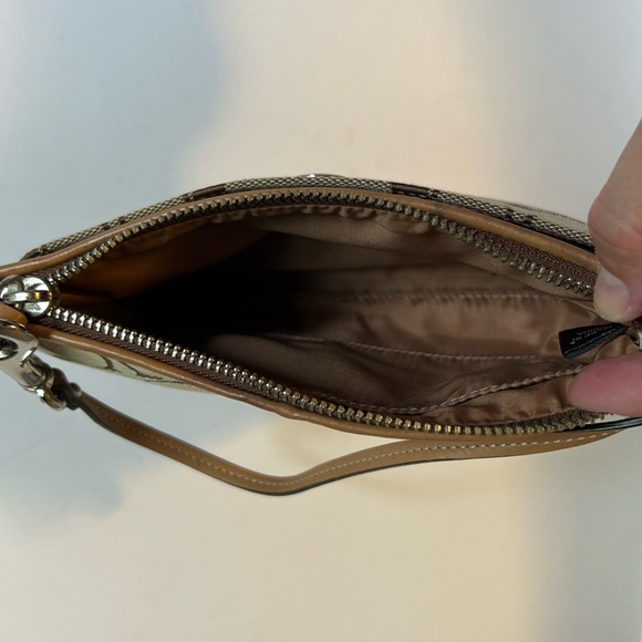 NWOT | Coach | Signature C Clutch Wristlet | Brown/Tan - Picture 8 of 10